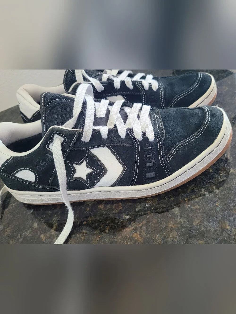 Converse Unisex Black and White Low-Top Sneakers - Picture 5 of 8